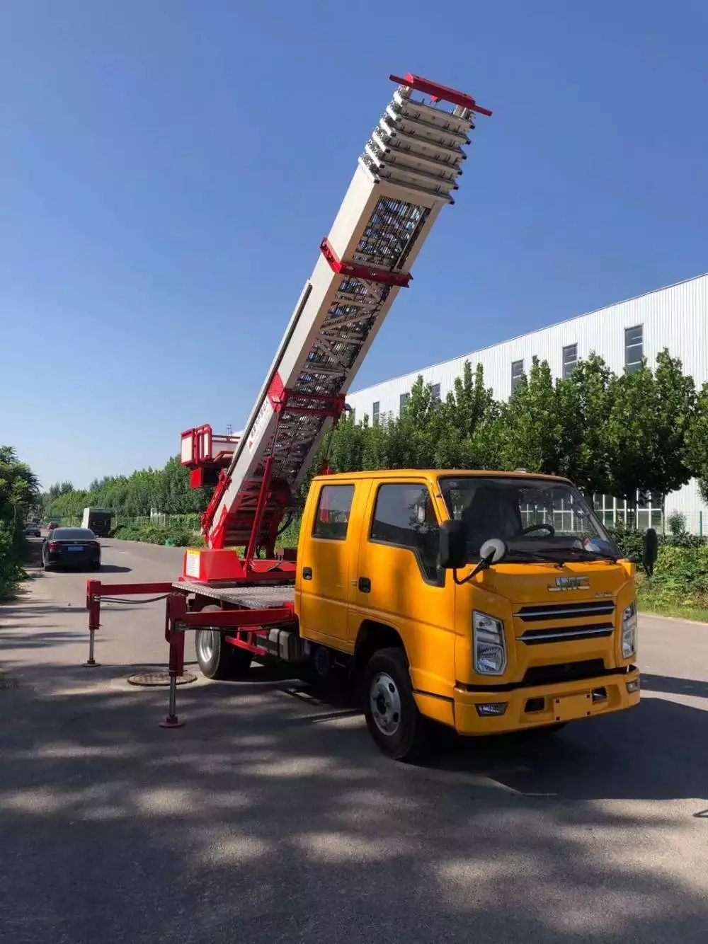 泰和县附近的云梯车出租服务：轻松解决高空作业需求